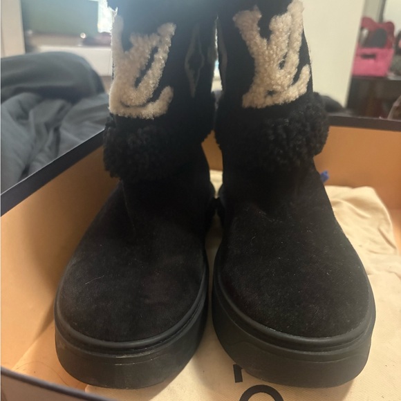 Louis Vuitton Black Flat Ankle Boots - Picture 1 of 4